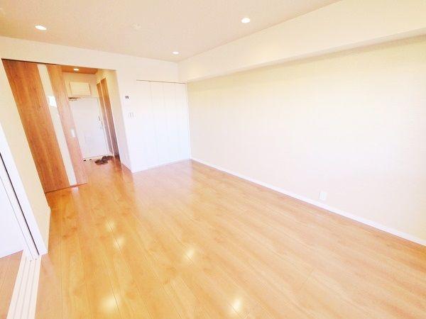 Living. Convenient location