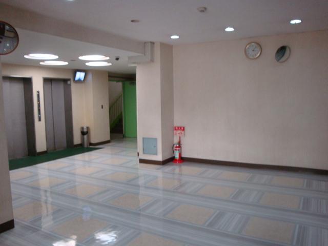 Entrance. Common areas