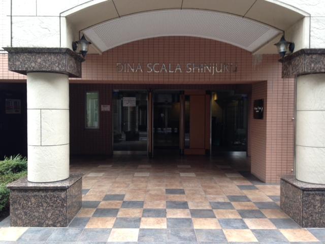 Entrance. Common areas