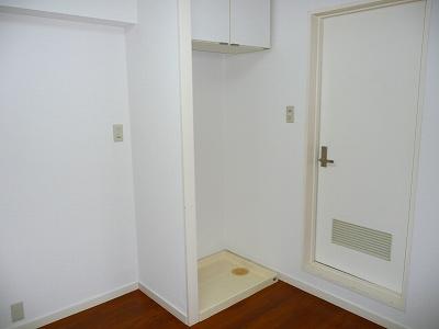 Wash basin, toilet