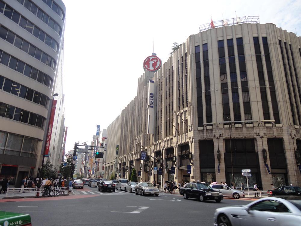 Supermarket. 1000m to Isetan