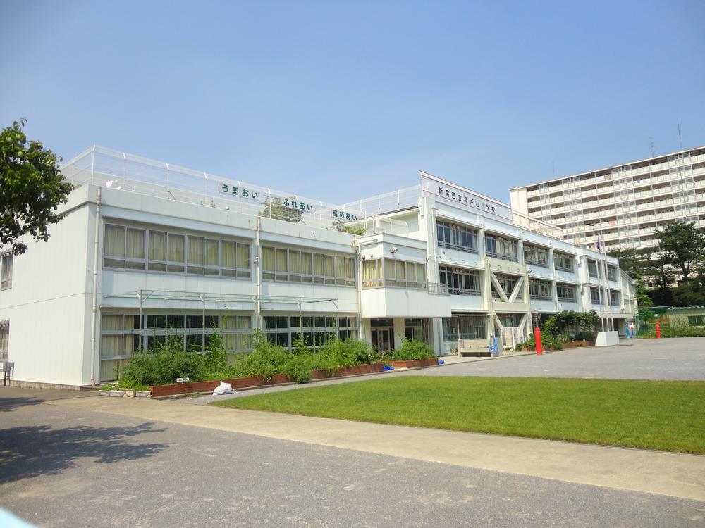 Primary school. Yocho Town, 400m up to elementary school