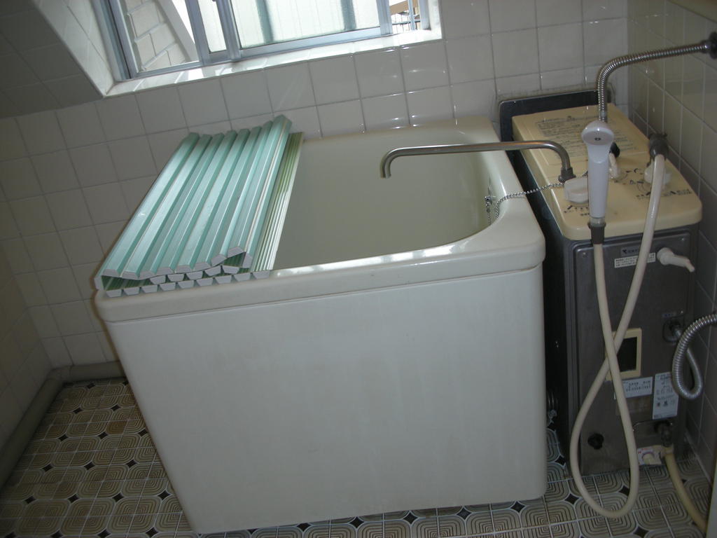 Bath. Tiled balance kettle