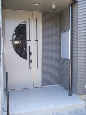 Entrance. auto lock Entrance door