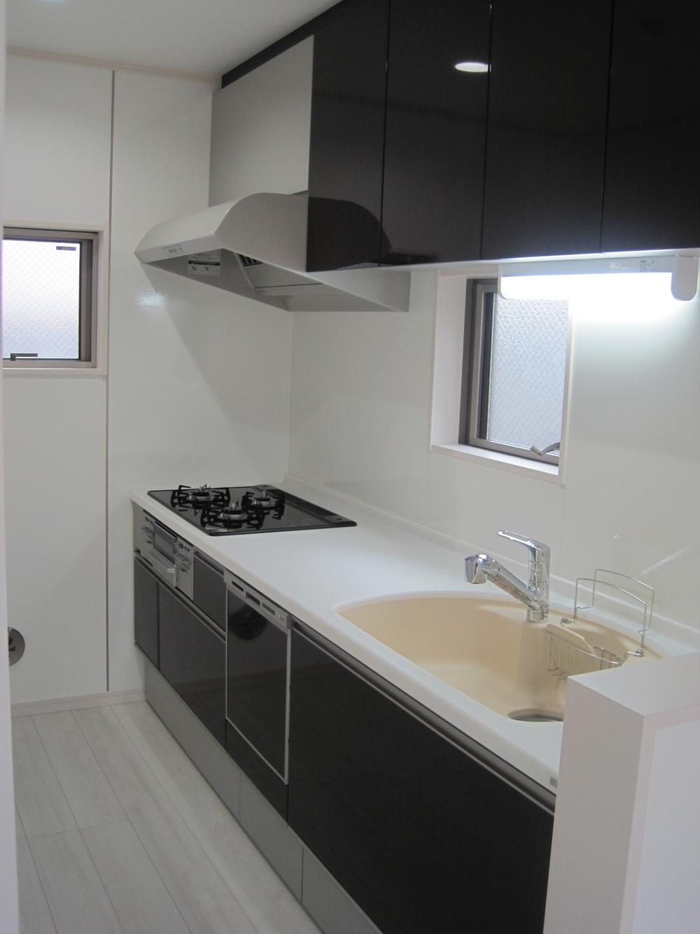 Same specifications photo (kitchen). Indoor (10 May 2013) Shooting