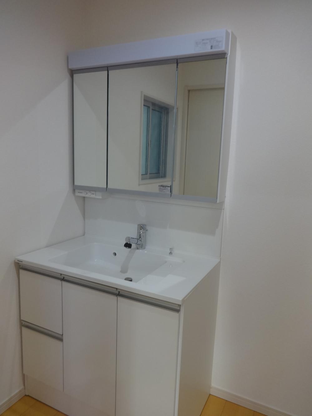 Wash basin, toilet. Indoor (12 May 2013) Shooting