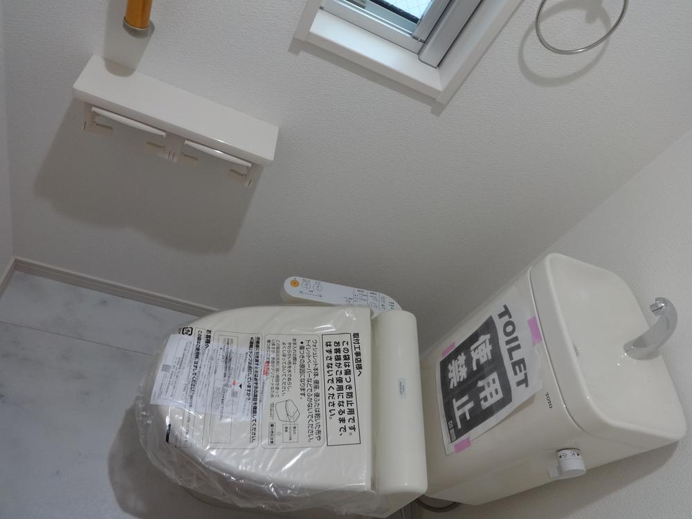 Toilet. Indoor (12 May 2013) Shooting