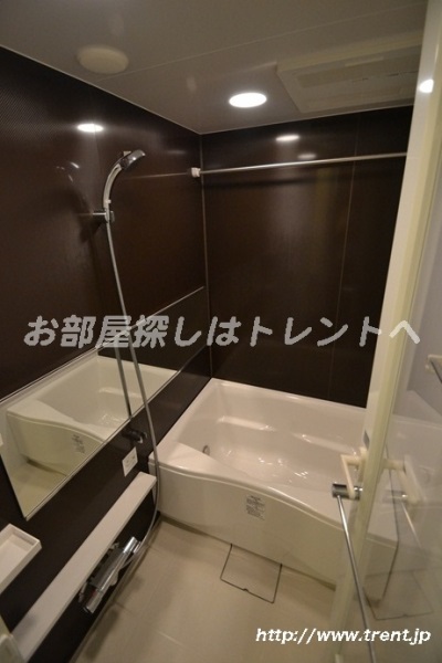 Bath. It is a reference photo of the sixth floor of a studio in the same building (another type)