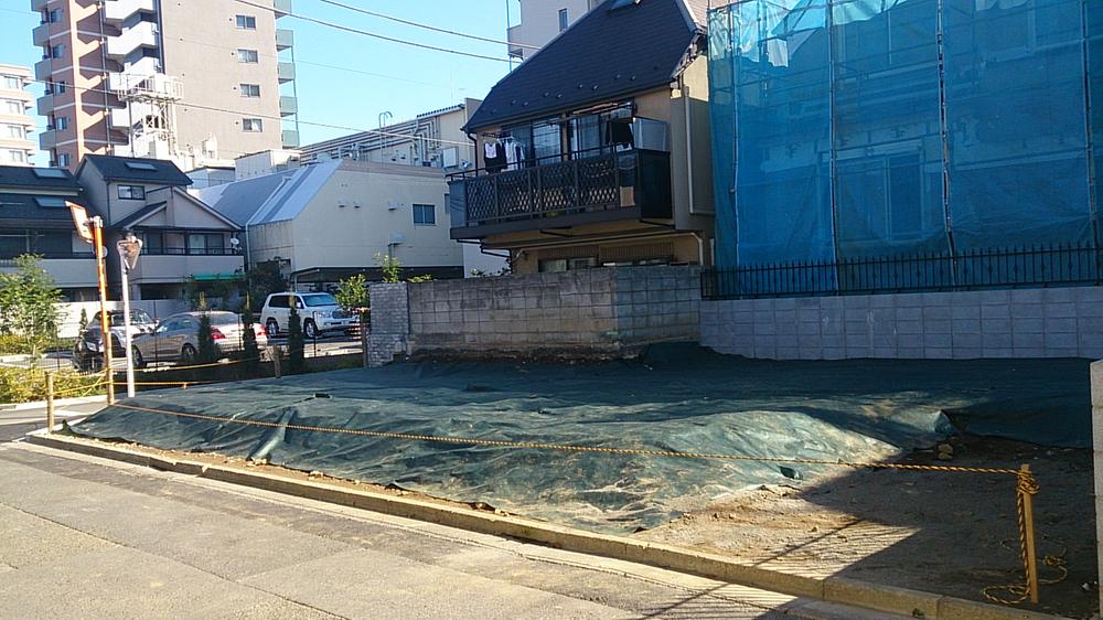 Local photos, including front road. Local (12 May 2013) Shooting