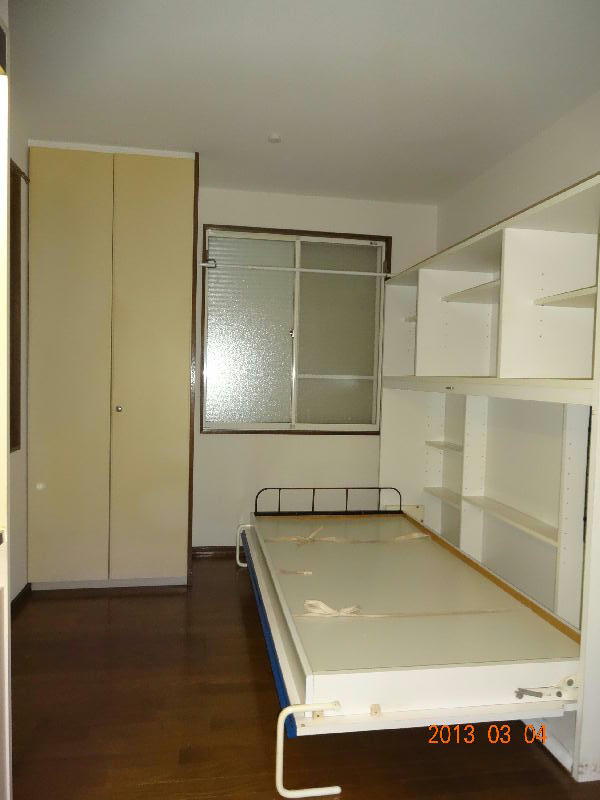 Living and room. Storage bet
