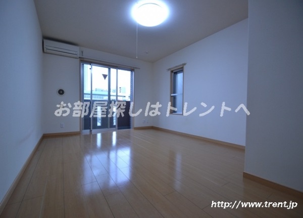 Living and room. It is a reference photo of the third floor of 1K (another type) of the same building