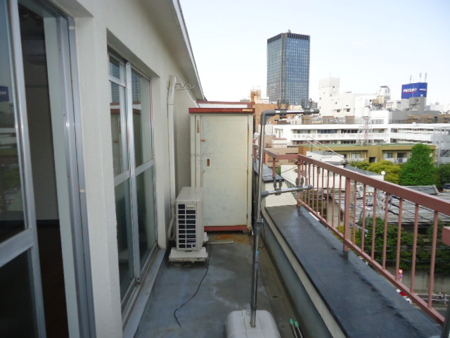 Balcony. top floor! A feeling of opening balcony