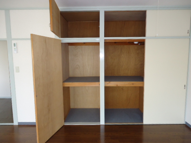 Receipt. Storage lot