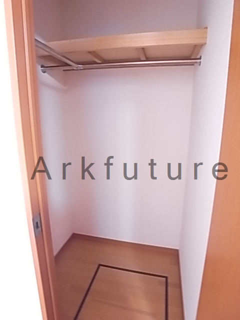 Receipt. Walk-in closet there!