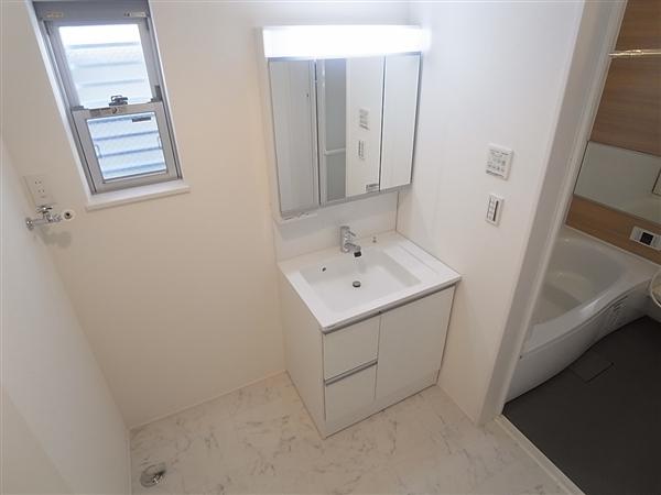 Wash basin, toilet. Powder Room 2013 / 01 shooting