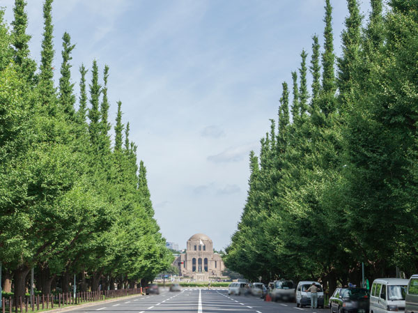 Surrounding environment. "Meiji Jingu Outer Gardens", which has a magnificent forest was born to bring together 献木 and modernization of wisdom from across the country. While remaining on the inner side of the JR Yamanote Line, This project will be born in the area to show the appearance that has been wrapped in lush greenery. (Meiji Jingu Gaien / About 750m ・ A 10-minute walk)