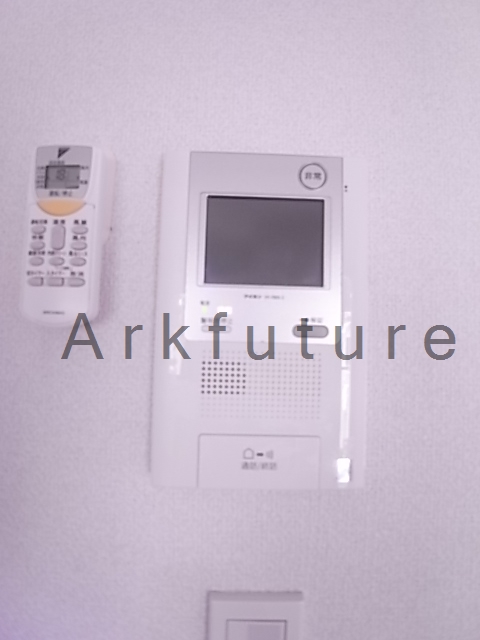 Security. Peace of mind in the monitor phone with auto-lock