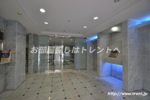 Entrance. Postal & courier BOX