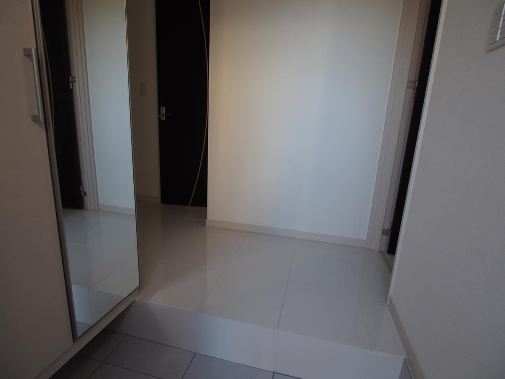 Entrance. Local (10 May 2013) Shooting