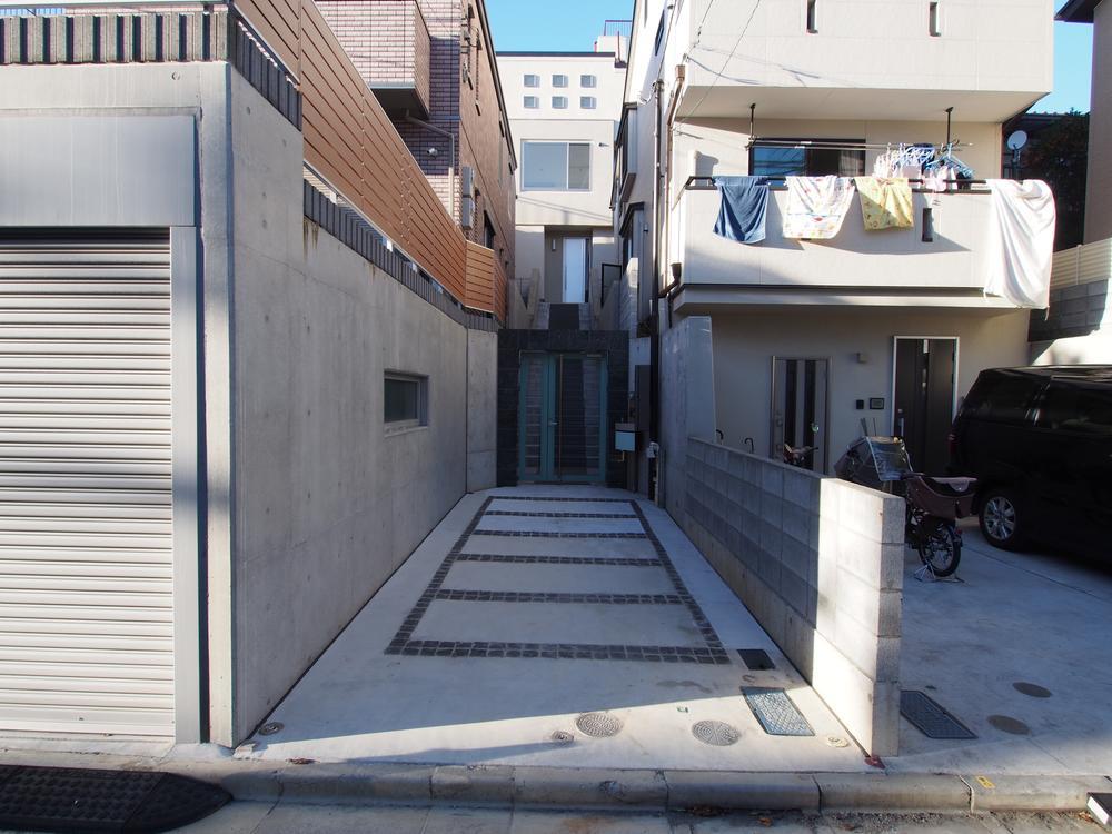 Local appearance photo. Local (10 May 2013) Shooting