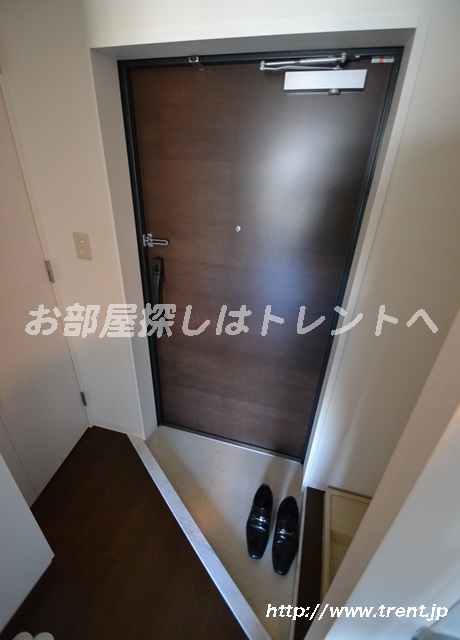 Entrance. It is a photograph of the same building 1K. Please see for reference.