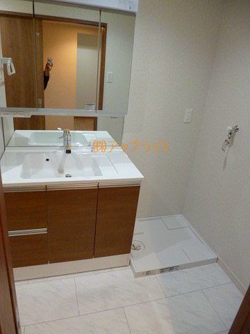 Washroom. Independent wash basin