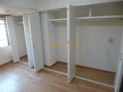 Receipt. Large closet