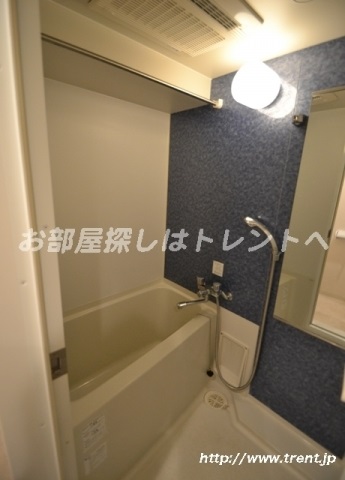 Bath. Is a reference photograph of the same building 1K.