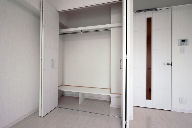 Receipt. Large closet! 