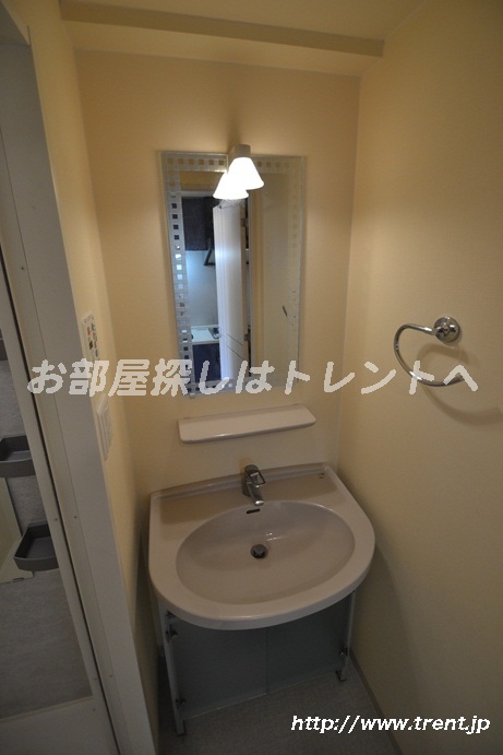 Washroom. It is a photograph of the same building 1K type. Please see for reference.