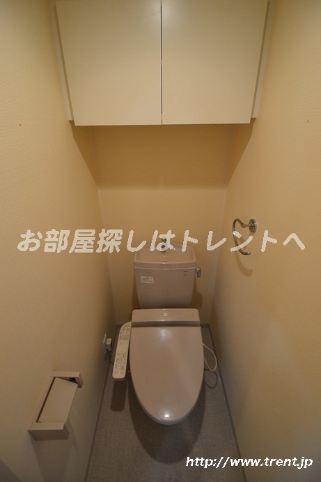 Toilet. It is a photograph of the same building 1K type. Please see for reference.