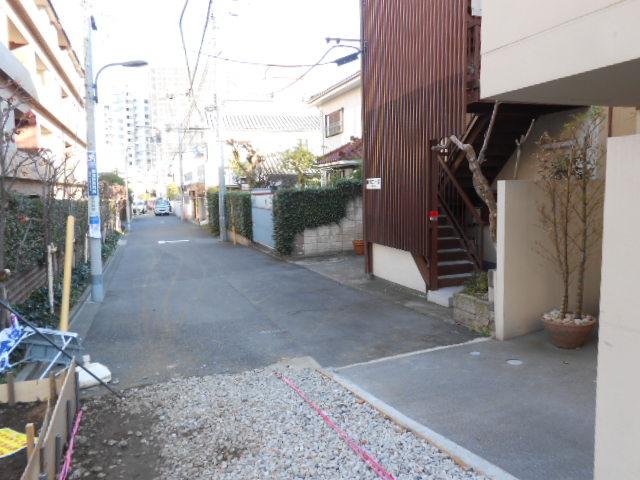 Local photos, including front road. Local (12 May 2013) Shooting