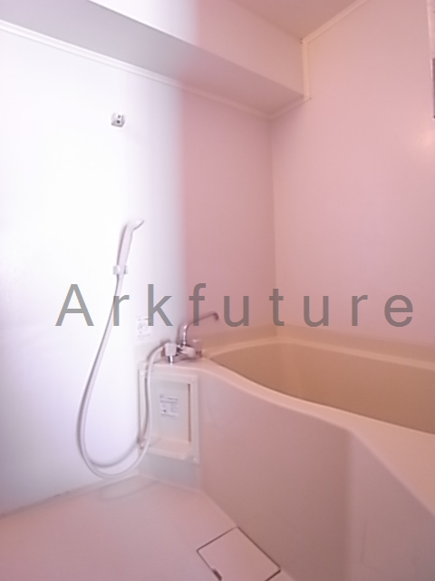 Bath. Bus toilet by! 