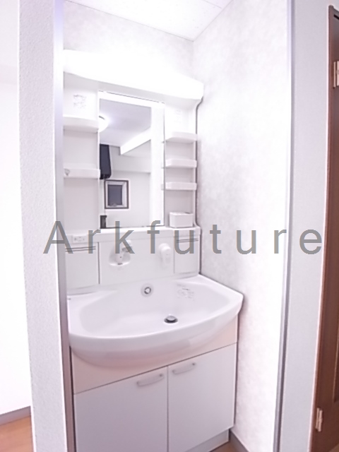 Washroom. Glad when there, Independent wash basin! 