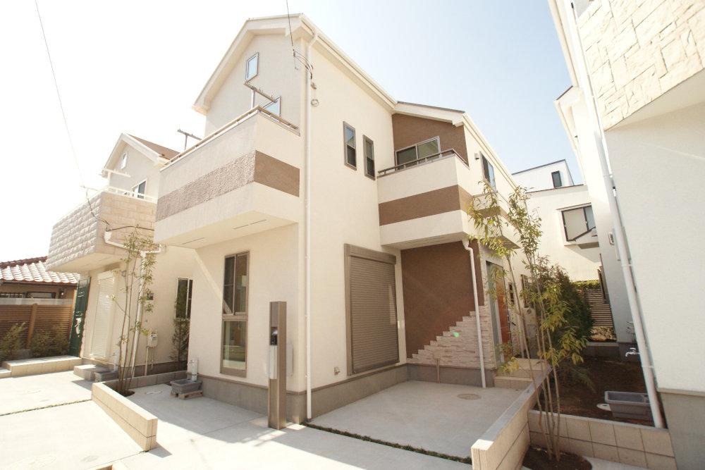 Same specifications photos (appearance). Newly built detached in Shinjuku Kamiochiai 2-chome. This photo will be example of construction of the building. Seibu Shinjuku Line ・ Toei Oedo Line "Nakai" Station 2-minute walk, Tozai Line is a great location in the "Ochiai" station walk 5 minutes. It is characterized by stylish appearance.