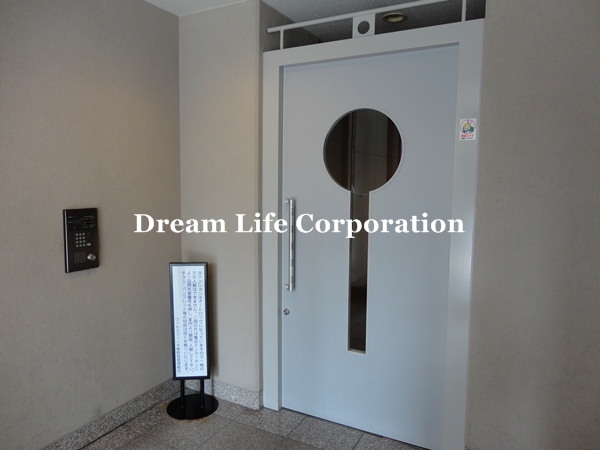 Security. Stylish door and auto-lock system