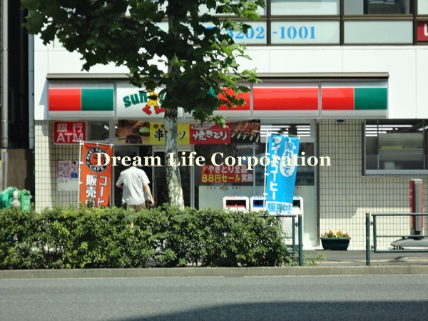 Convenience store. Thanks Shinjuku Meiji street store up to (convenience store) 189m