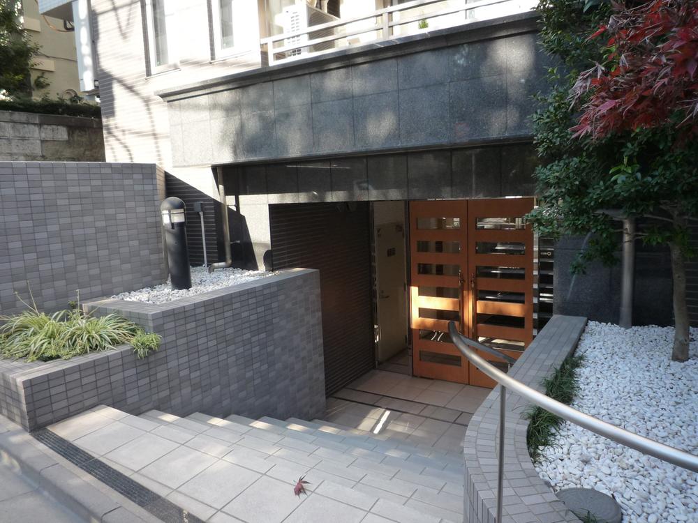 Entrance. Local (12 May 2013) Shooting