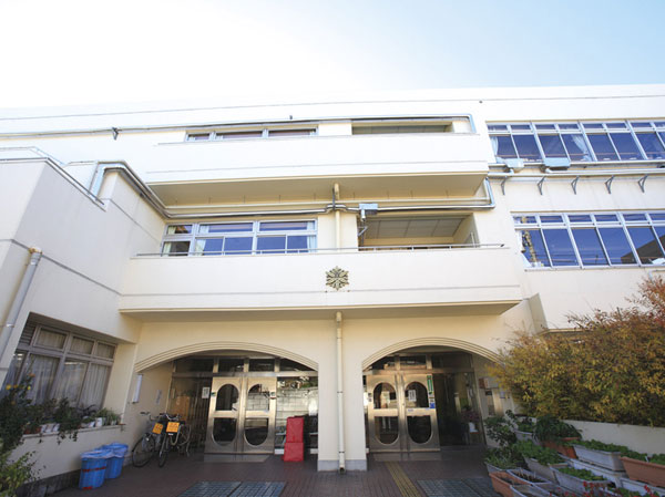 Surrounding environment. Ward Tomihisa elementary school (about 220m ・ A 3-minute walk) (D)