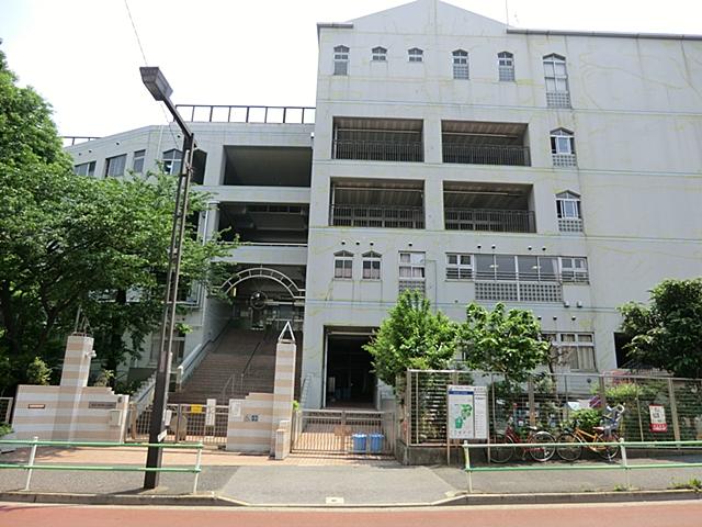 Primary school. 860m to Shinjuku Ward Yotsuya sixth elementary school
