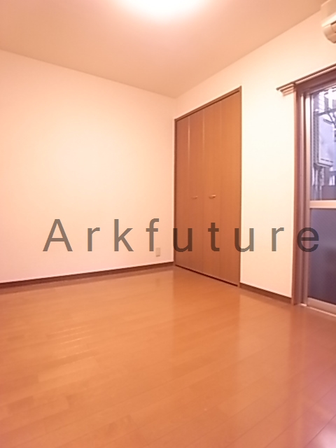 Living and room. Build dead space is small in the landscape of the room.