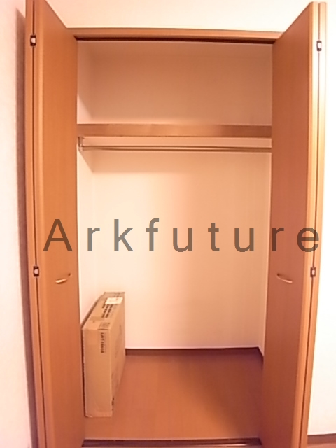 Receipt. There is also a depth, Large closet!