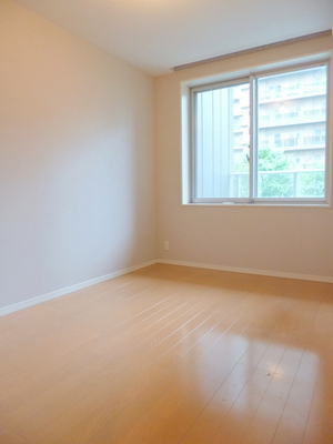 Living and room. Flooring Western-style 6.4 Pledge