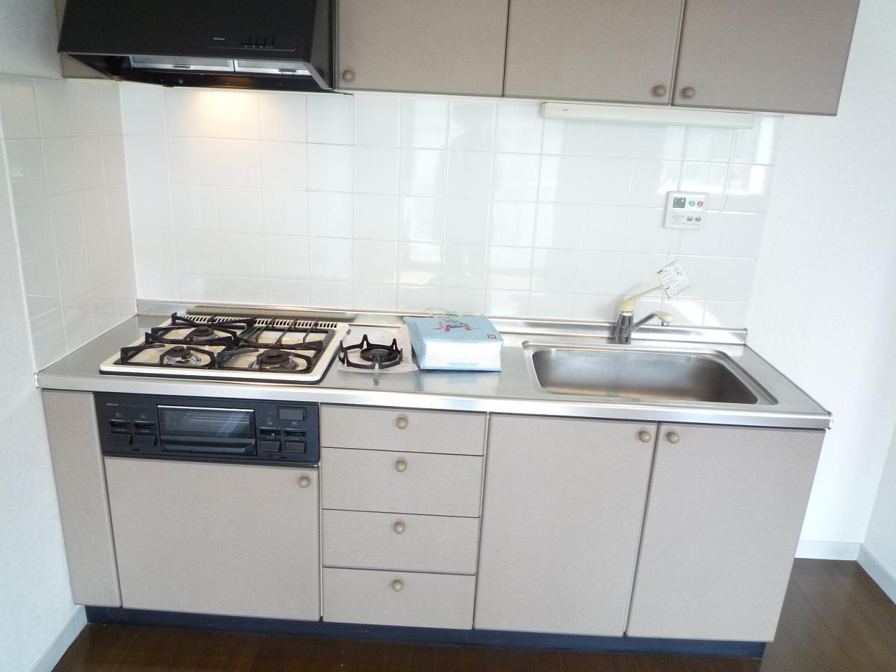 Kitchen. System kitchen