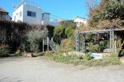 park. Shimoochiai East Park until the (park) 200m