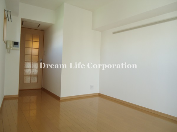 Other room space.  ※ In fact the we use the photos in the same building may be different. 