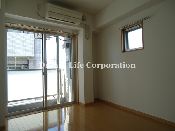 Other room space.  ※ In fact the we use the photos in the same building may be different. 
