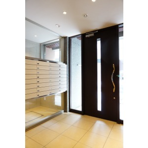 Entrance. entrance ・ Mailbox