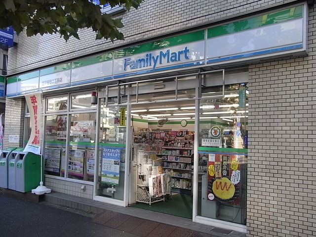 Convenience store. Family Mart (convenience store) to 200m