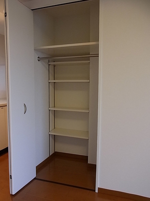 Receipt. Large closet